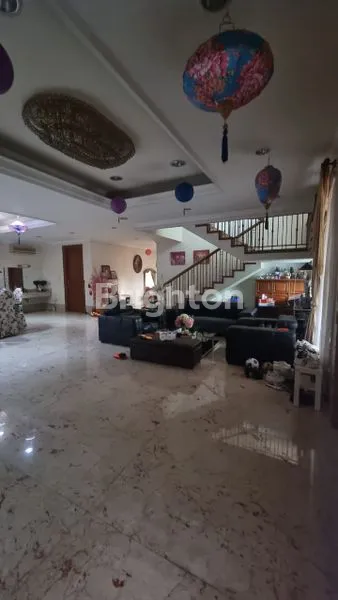 image RUMAH MEWAH HOEK PURI INDAH JAKARTA BARAT (3)