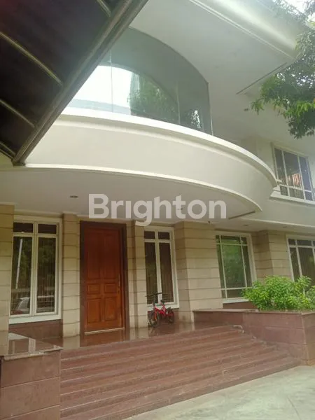 image RUMAH MEWAH HOEK PURI INDAH JAKARTA BARAT (2)