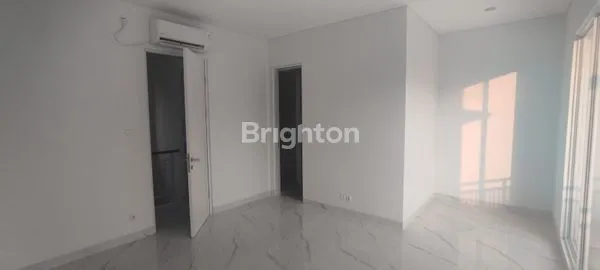 image RUMAH BARU DI PARAMOUNT (4)