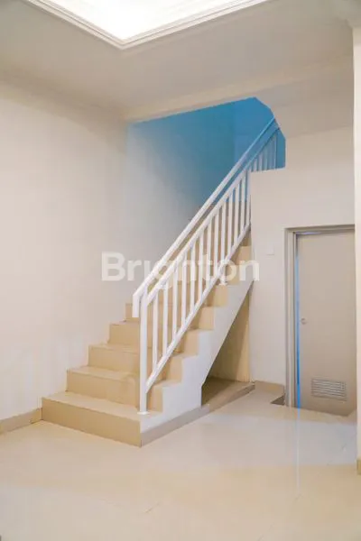 image RUMAH CANTIK ELEGAN 2 LANTAI DEKAT CIBUBUR  (7)