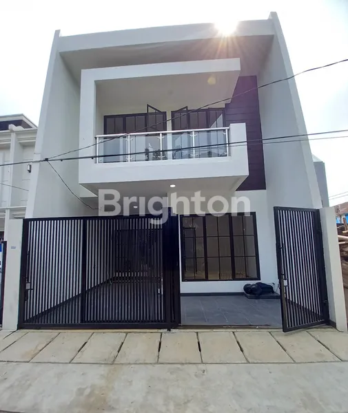 image RUMAH BARU 2 LANTAI DI MERUYA, JAKARTA BARAT FASAD MODEL AMERICAN CLASSIC (1)