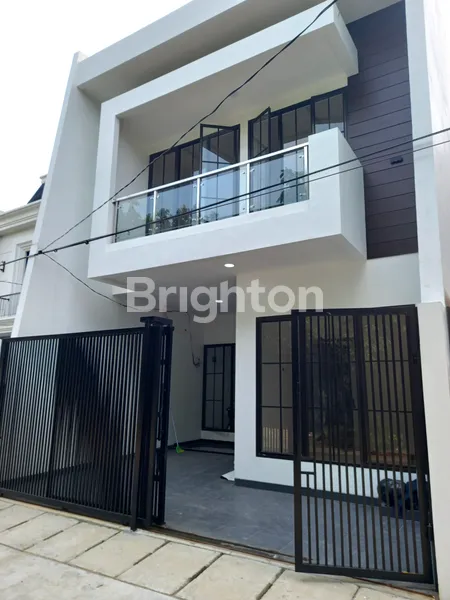 image RUMAH BARU 2 LANTAI DI MERUYA, JAKARTA BARAT FASAD MODEL AMERICAN CLASSIC (2)