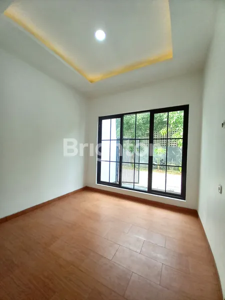 image RUMAH BARU 2 LANTAI DI MERUYA, JAKARTA BARAT FASAD MODEL AMERICAN CLASSIC (3)