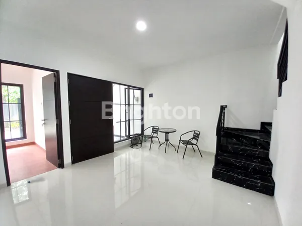 image RUMAH BARU 2 LANTAI DI MERUYA, JAKARTA BARAT FASAD MODEL AMERICAN CLASSIC (5)