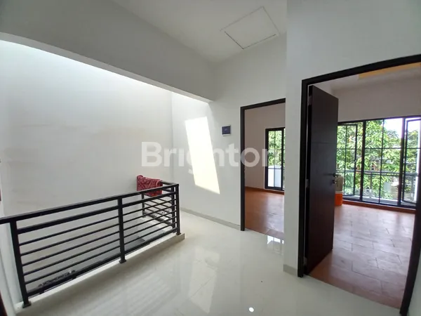 image RUMAH BARU 2 LANTAI DI MERUYA, JAKARTA BARAT FASAD MODEL AMERICAN CLASSIC (6)
