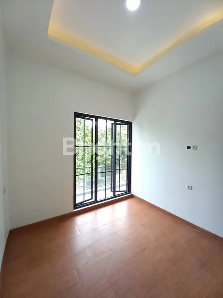 image RUMAH BARU 2 LANTAI DI MERUYA, JAKARTA BARAT FASAD MODEL AMERICAN CLASSIC (8)