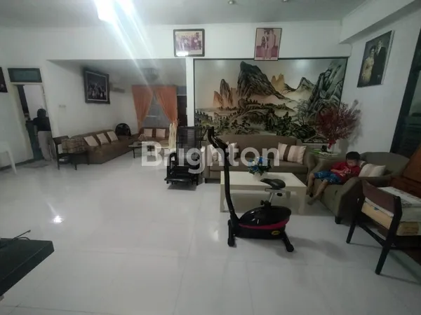 image RUMAH 1.5 LANTAI TERAWAT FURNISHED SIAP HUNI DARMO HARAPAN DEKAT SUKOMANUNGGAL RAYA SATELIT  HR MUHAMMAD GRAHA FAMILI PAKUWON MALL (4)