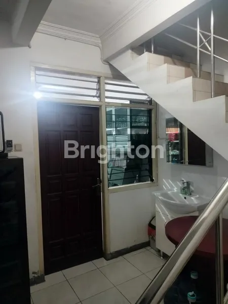 image RUMAH 1.5 LANTAI TERAWAT FURNISHED SIAP HUNI DARMO HARAPAN DEKAT SUKOMANUNGGAL RAYA SATELIT  HR MUHAMMAD GRAHA FAMILI PAKUWON MALL (8)