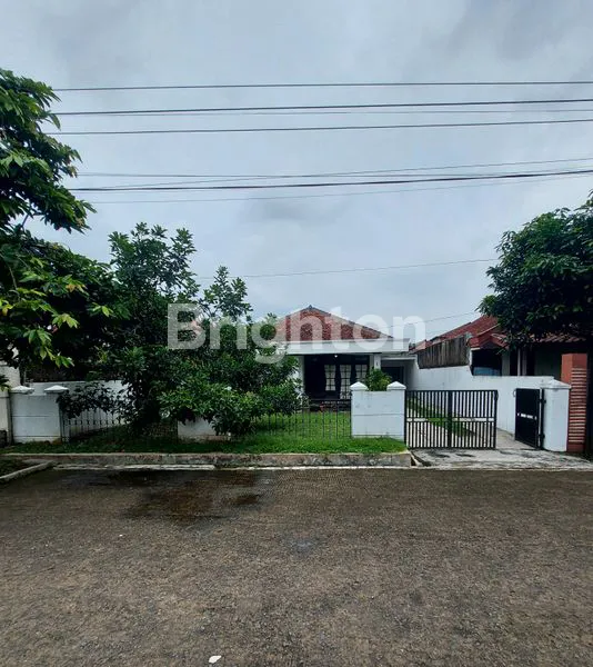 RUMAH CANTIK TERAWAT 1 LANTAI DENGAN HALAMAN LUAS SUASANA TENANG DAN UDARA SEJUK DI LALADON