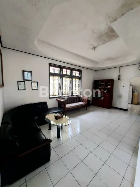 image RUMAH CANTIK TERAWAT 1 LANTAI DENGAN HALAMAN LUAS SUASANA TENANG DAN UDARA SEJUK DI LALADON (4)