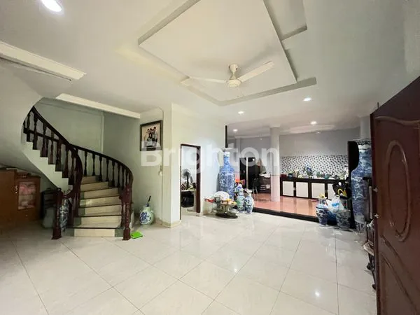 VILLA HOKKY PATTIMURA 607M² SIAP HUNI