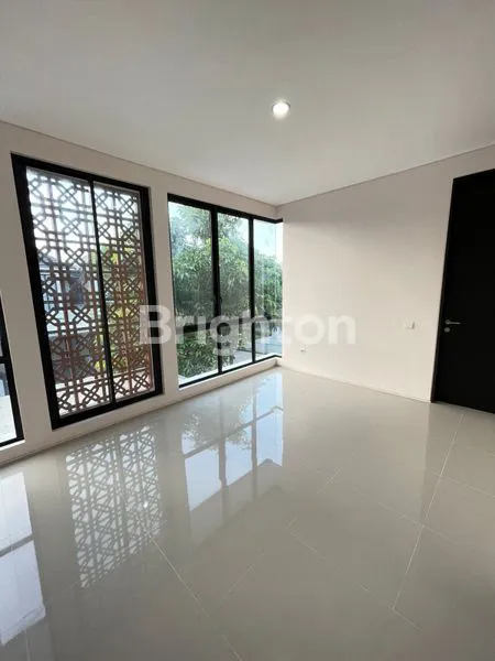 image RUMAH BARU DI CITRALAND! MINIMALIS LOKASI STRATEGIS DEKAT COMMERCIAL AREA, DEKAT GWALK, DEKAT JLLB, DEKAT UNIVERSITAS DAN DEKAT RUMAH SAKIT! (3)