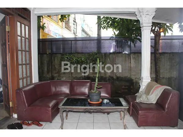 image RUMAH DENGAN HALAMAN LUAS BERADA DIJALAN RAYA DR. SEMERU BOGOR (3)