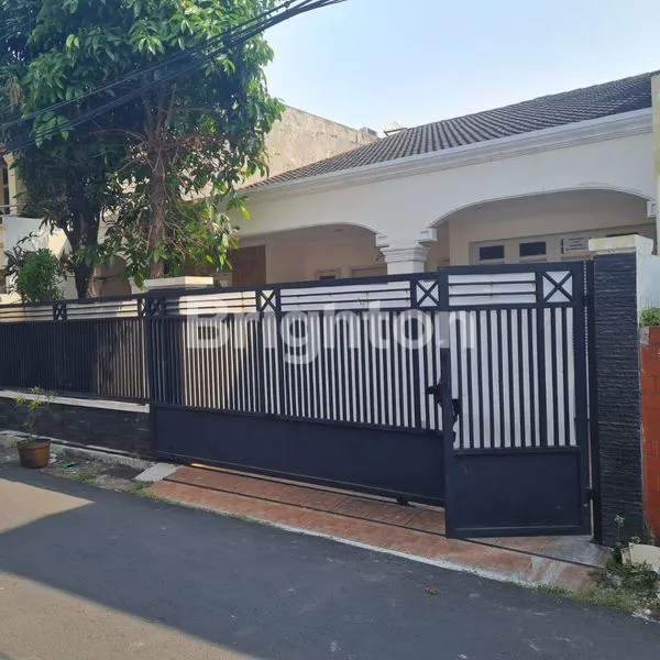RUMAH STRATEGIS SEMI-FURNISHED 5 KAMAR DI KEBON BARU, TEBET, JAKARTA SELATAN