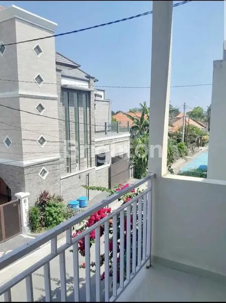 image RUMAH LANTAI 2 MINIMALIS DENPASAR  (6)