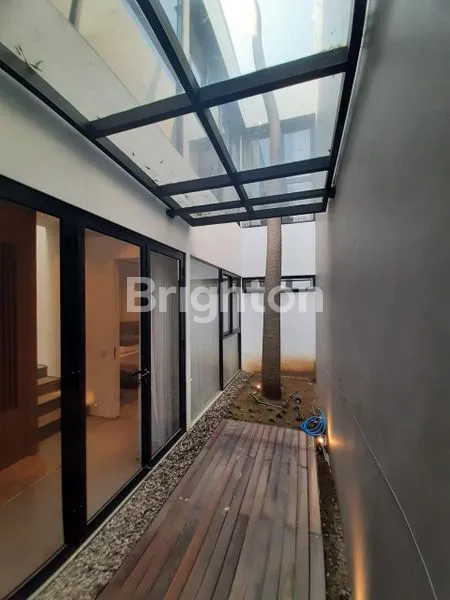 image RUMAH DEPAN MADAM CHANGE DEKAT RAYA MAYJEND SUNGKONO HR MUHAMMAD SATELIT INDAH DUKUH KUPANG PUNCAK PERMAI DARMO BAVARIAN DARMO HARAPAN DARMO PERMAI TIMUR BARAT UTARA SELATAN PAKUWON MALL (2)