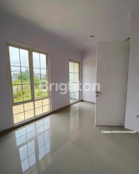 image HUNIAN LUAS DI CIMANGGIS DENGAN PEMANDANGAN DANAU DAN FASILITAS WATERPARK (8)