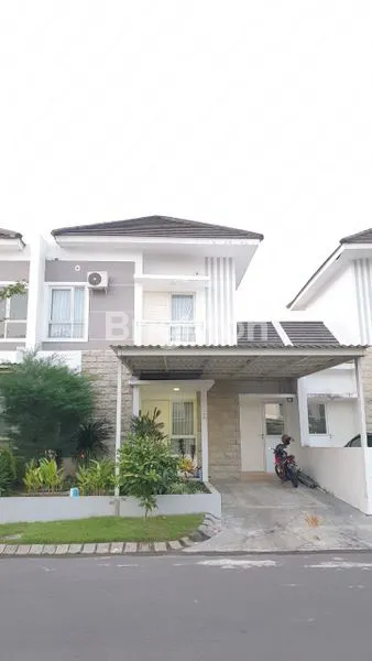 RUMAH MEWAH DAN SIAP HUNI DEKAT STADION JENGGOLO SIDOARJO