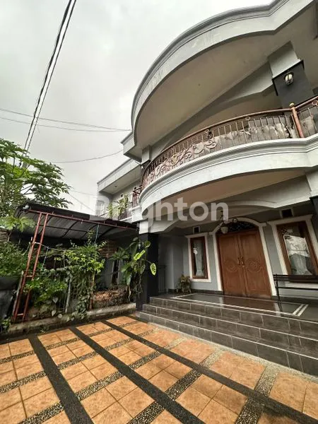 RUMAH SIAP HUNI 2 LT LOKASI STRATEGIS DI PUSAT KOTA CIMAHI