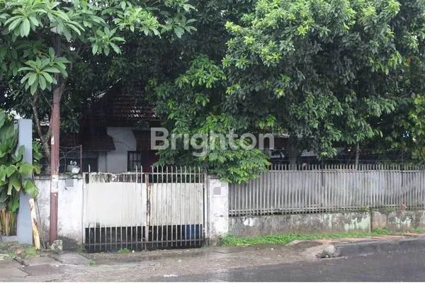 image RUMAH DENGAN HALAMAN LUAS BERADA DIJALAN RAYA DR. SEMERU BOGOR (1)
