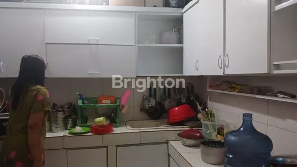 image RUMAH MINIMALIS 3 LANTAI SIAP HUNI DI BABATAN PRATAMA, BARU RENOVASI LENGKAP (4)