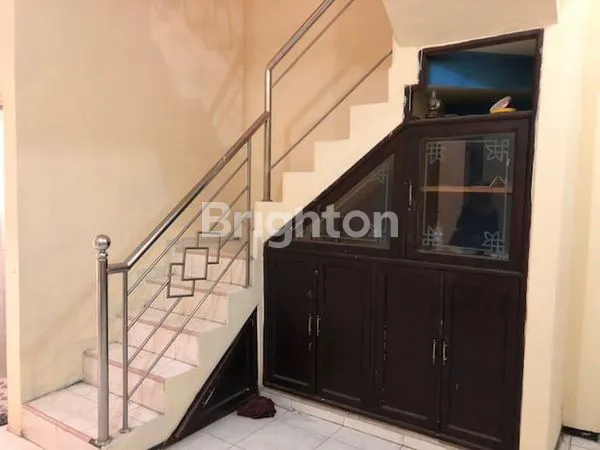 image RUMAH 2 LANTAI KEBOMAS DEKAT ALUN ALUN GRESIK ( KODE : 35 ) (4)