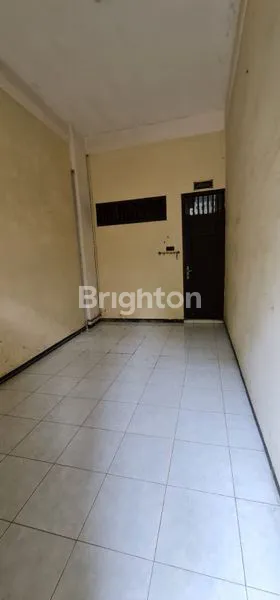 image RUMAH 2 LANTAI KEBOMAS DEKAT ALUN ALUN GRESIK ( KODE : 35 ) (2)
