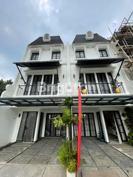 image RUMAH 3 LANTAI DEKET MRT LEBAK BULUS DIJUAL (1)