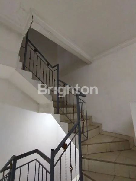 image RUMAH 3 LANTAI DI DURI KEPA, JAKARTA BARAT (7)