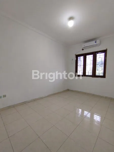 image RUMAH 3 LANTAI DI DURI KEPA, JAKARTA BARAT (3)