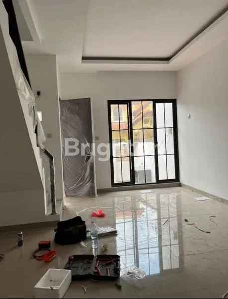 image RUMAH 2 LANTAI DI PUSAT KOTA JALAN ORO ORO PACARKELING (3)