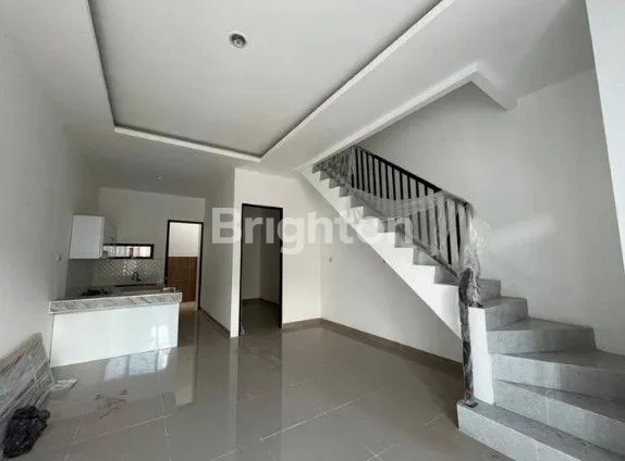 image RUMAH 2 LANTAI DI PUSAT KOTA JALAN ORO ORO PACARKELING (1)