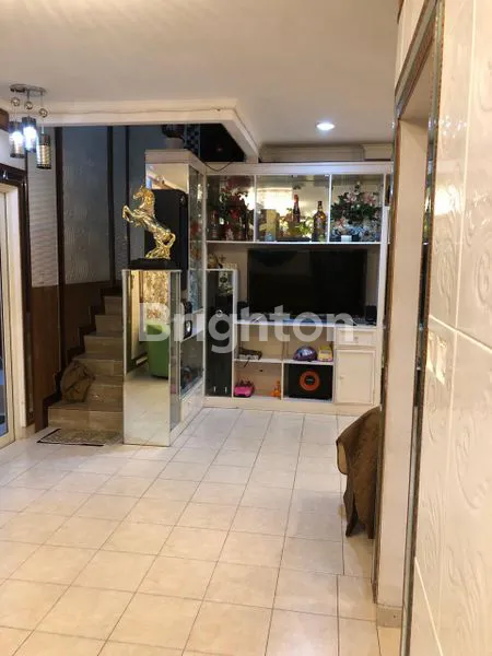 image RUMAH DI CLUSTER TERDEPAN SENTUL CITY (4)