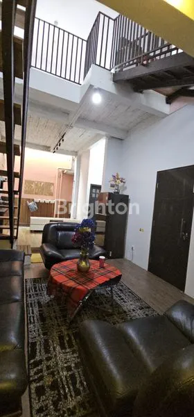 image RUMAH FUTURISTIK,3 LANTAI UNIK DAN NYAMAN (5)