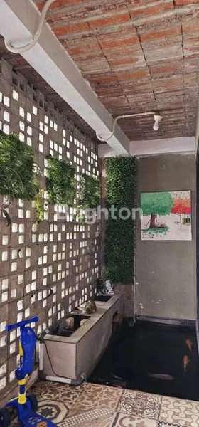 image RUMAH FUTURISTIK,3 LANTAI UNIK DAN NYAMAN (3)