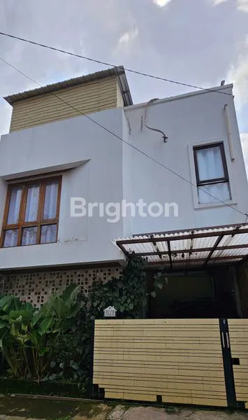 image RUMAH FUTURISTIK,3 LANTAI UNIK DAN NYAMAN (8)