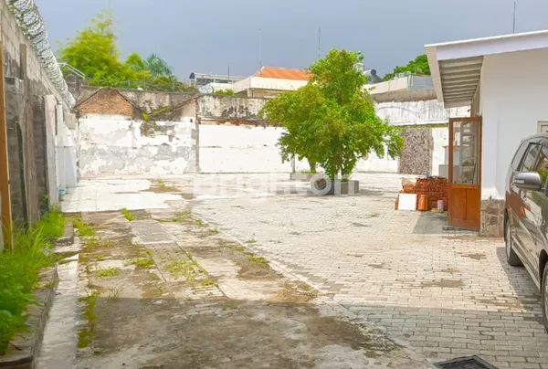 image RUMAH PUSAT KOTA DI RAYA DARMO  (2)