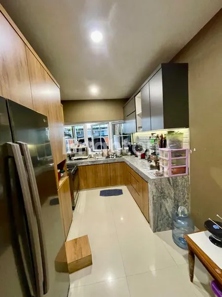 image RUMAH SEMI INDUSTRIALIS 2.5 LANTAI FULL FURNISHED DI CAKUNG, JAKARTA TIMUR (4)