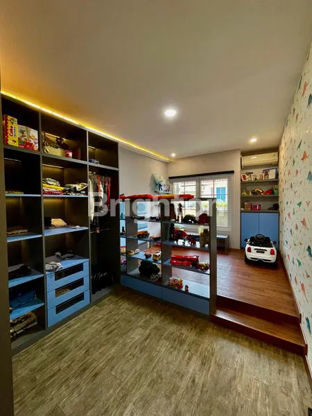 image RUMAH SEMI INDUSTRIALIS 2.5 LANTAI FULL FURNISHED DI CAKUNG, JAKARTA TIMUR (5)