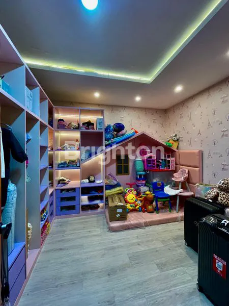 image RUMAH SEMI INDUSTRIALIS 2.5 LANTAI FULL FURNISHED DI CAKUNG, JAKARTA TIMUR (7)