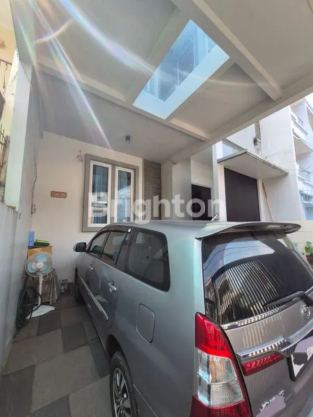 image RUMAH 3 LANTAI GREEN GARDEN SIAP HUNI (2)