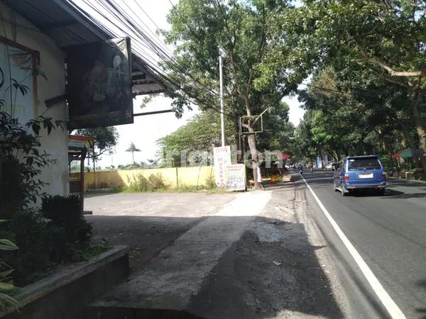 image RUKO STRATEGIS UNTUK USAHA DAN INVESTASI MENGUNTUNGKAN DI MAYJEND SUNGKONO MALANG SEBAGAI PENGHUBUNG PUSAT KOTA MALANG KE BERBAGAI KOTA DI SELATAN JAWA TIMUR. (6)