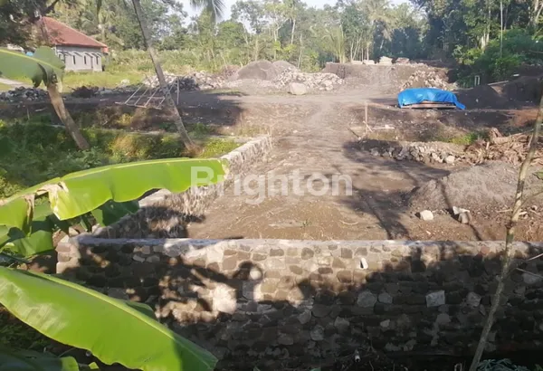 TANAH PEKARANGAN DI BANGUNKERTO, TURI, SLEMAN, YOGYAKARTA, SHM, BISA NEGO, LUAS 3.200M, STRATEGIS PINGGIR JALAN RAYA TEMPEL - PAKEM