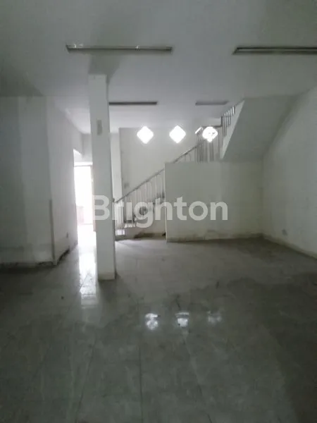 image RUKO DUA PINTU GANDENG, TIGA LANTAI, AREA BASUKI RAHMAT, PALEMBANG, SUMATERA SELATAM (2)