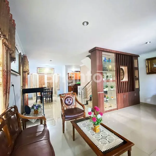image DIJUAL RUMAH KOMPLEK BUWONNO MILLENIUM JALAN AMAL LUHUR - SIAP HUNI-SEMI FURNISHED-LEBAR TANAH 8 METER  (2)
