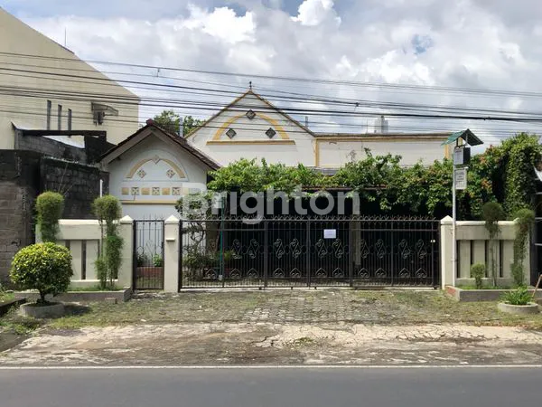 RUMAH LOKASI STRATEGIS DI PINGGIR JALAN PROPINSI AMBARAWA KABUPATEN SEMARANG