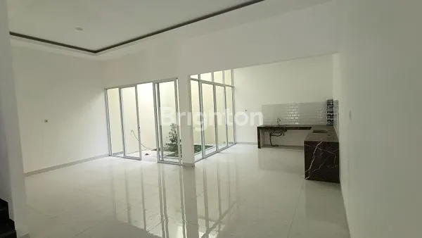 image RUMAH MEWAH 2 LANTAI (3)