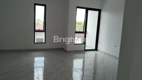 image BARU RUMAH 2 LANTAI RENOV SIAP HUNI. (8)