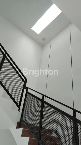 image BARU RUMAH 2 LANTAI RENOV SIAP HUNI. (7)