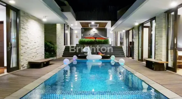 image VILLA ELEGAN DENGAN ROOFTOP VIEW LAUT DI JANTUNG NUSA DUA – LOKASI EKSKLUSIF & SIAP HUNI (2)